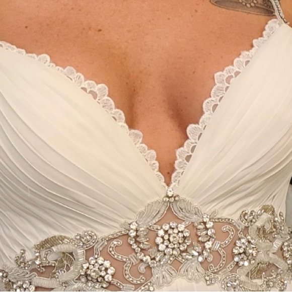 BRAND NEW, NEVER WORN, BADGLEY MISCHKA WEDDING DRESS- Size 4 - Picture 3 of 5